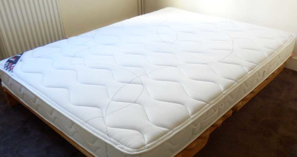 matelas Dunlopillo housse